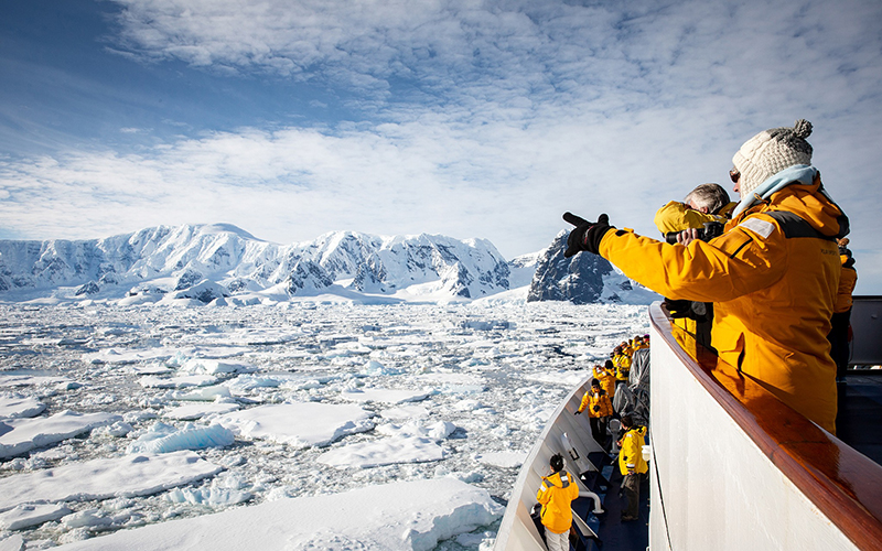     Antarctique : le blanc révèle son secret aux touristes de l'espace 