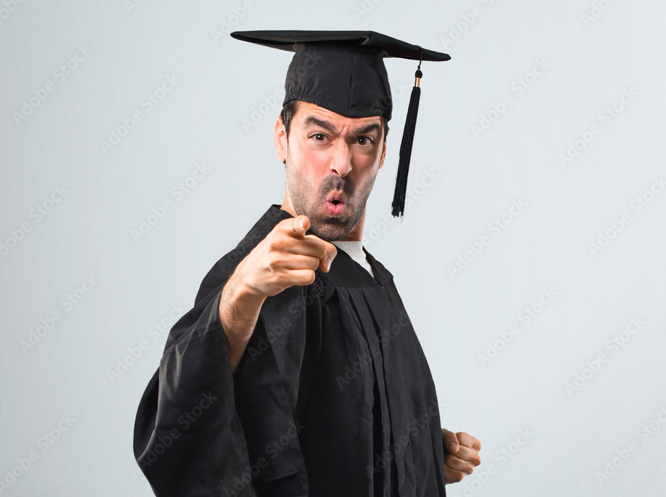 Remise des diplômes : Des étudiants outrés après qu'une IA ait estropié leurs noms