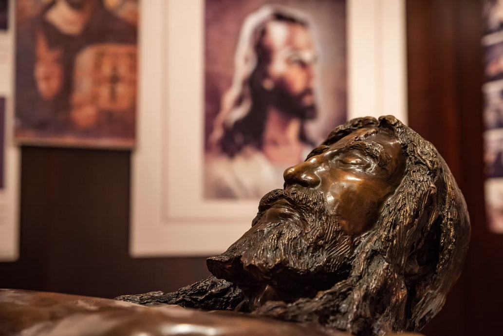 Une étude brésilienne bouleverse la théorie du Linceul de Turin : L'empreinte proviendrait d'une statue, pas d'un corps humain