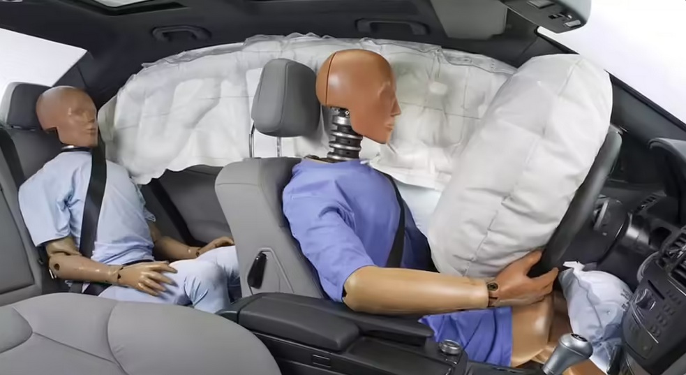 Mise à jour logicielle de Tesla : Des airbags qui se déploient avant l'impact