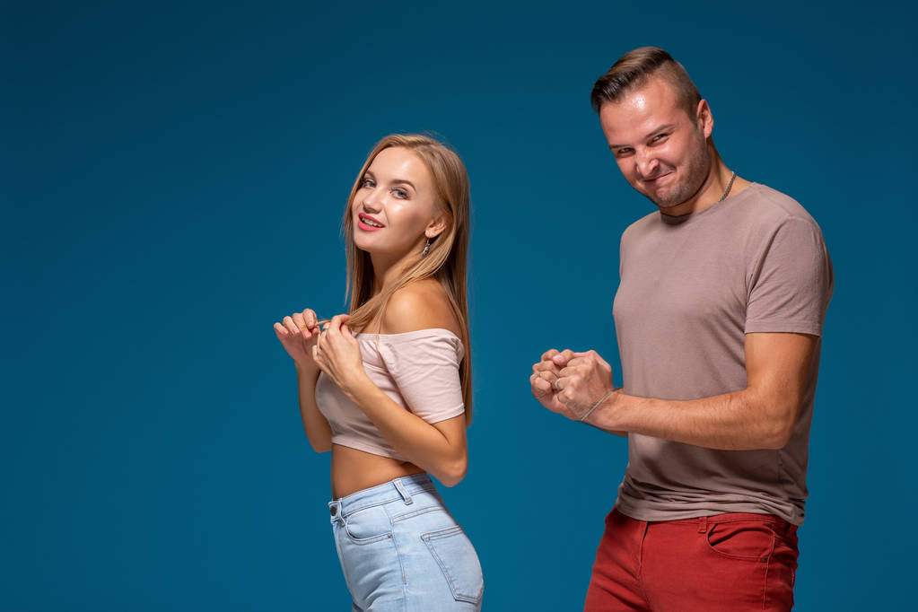 Un homme qui ressemble à sa femme : une explication scientifique