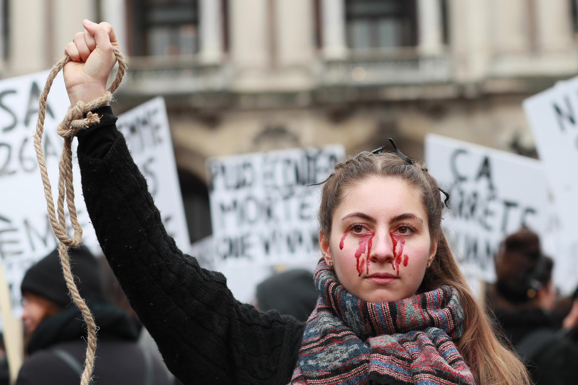 Retrait d'une chaîne YouTube aux contenus choquants : Des vidéos de meurtres de femmes générées par l’IA