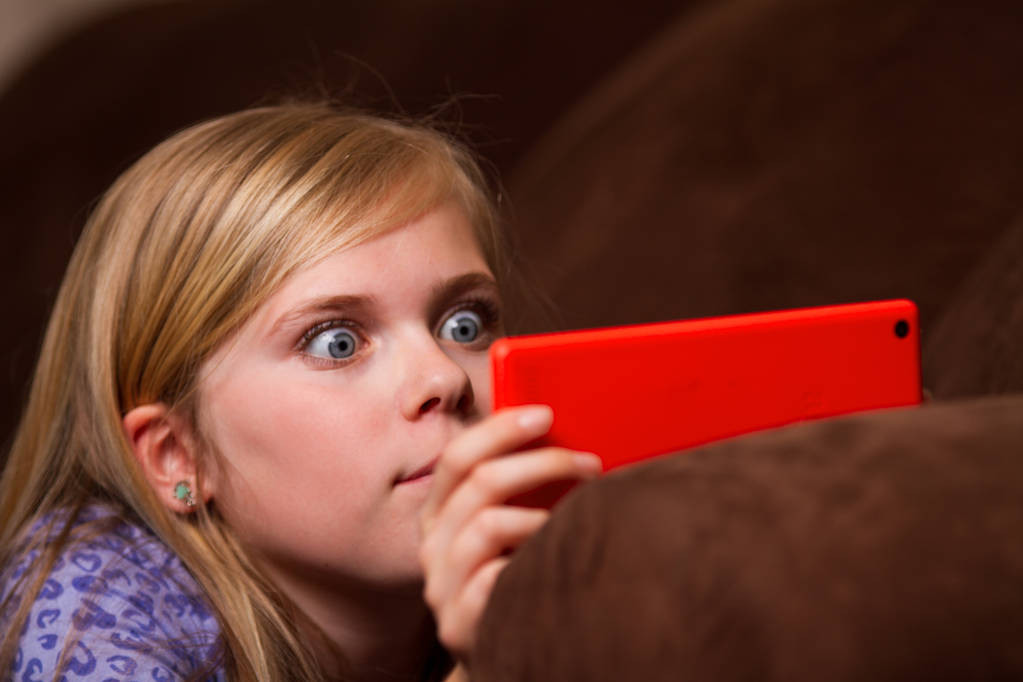 Quand l’IA brise nos enfants : l’alerte rouge face à l’addiction numérique