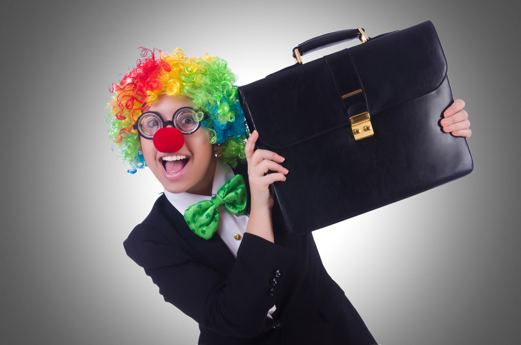 L’incroyable double vie de l’avocat d’Elon Musk : entre prétoires et nez rouges