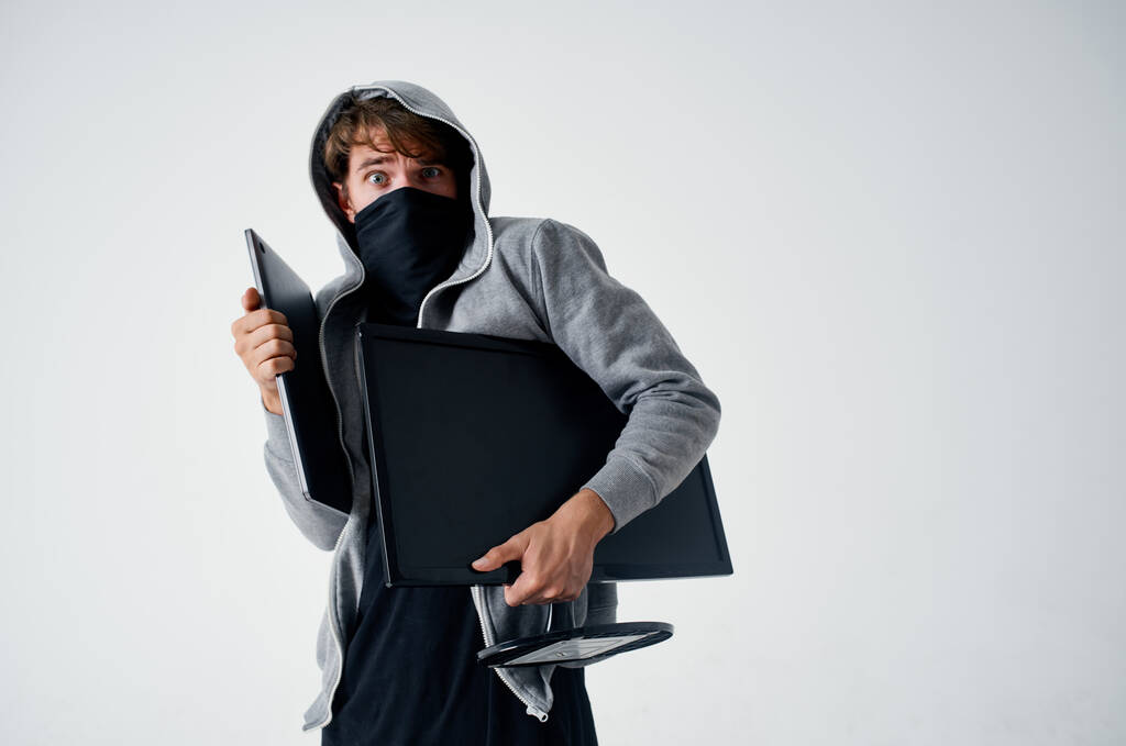 Piratage intelligent : un nouvel outil d'IA clone les logiciels pour contourner le droit d'auteur